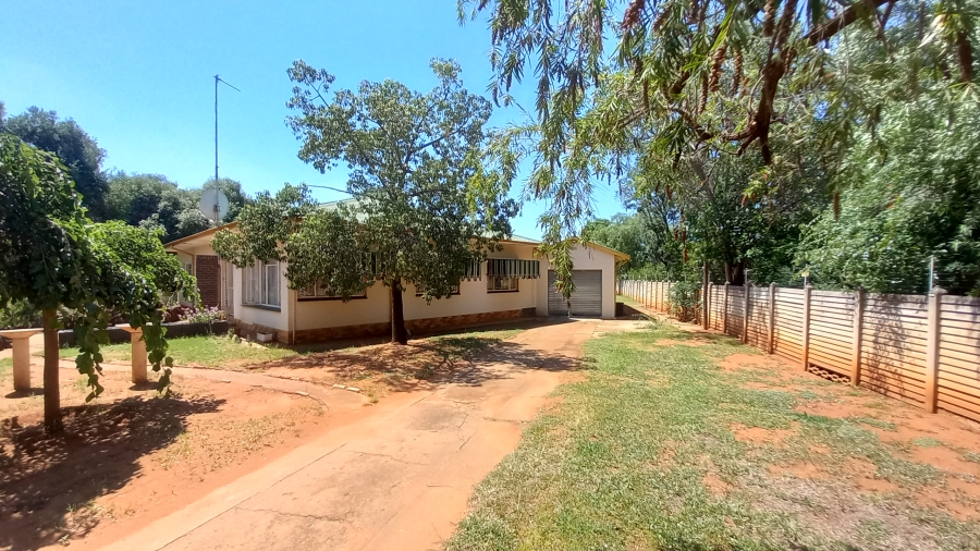 3 Bedroom Property for Sale in Hartswater Northern Cape